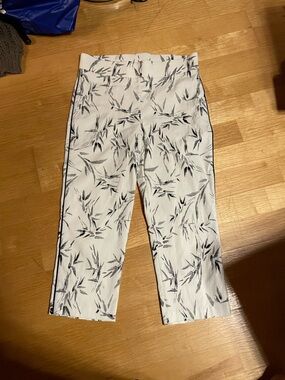 Joseph Ribkoff Cropped Pants with Black Leaf Print 814039